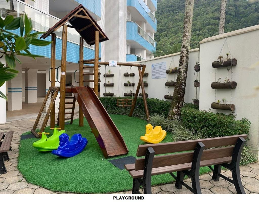 Apto Com Ar-cond E Piscina A 100 M Da Enseada Apartamento *