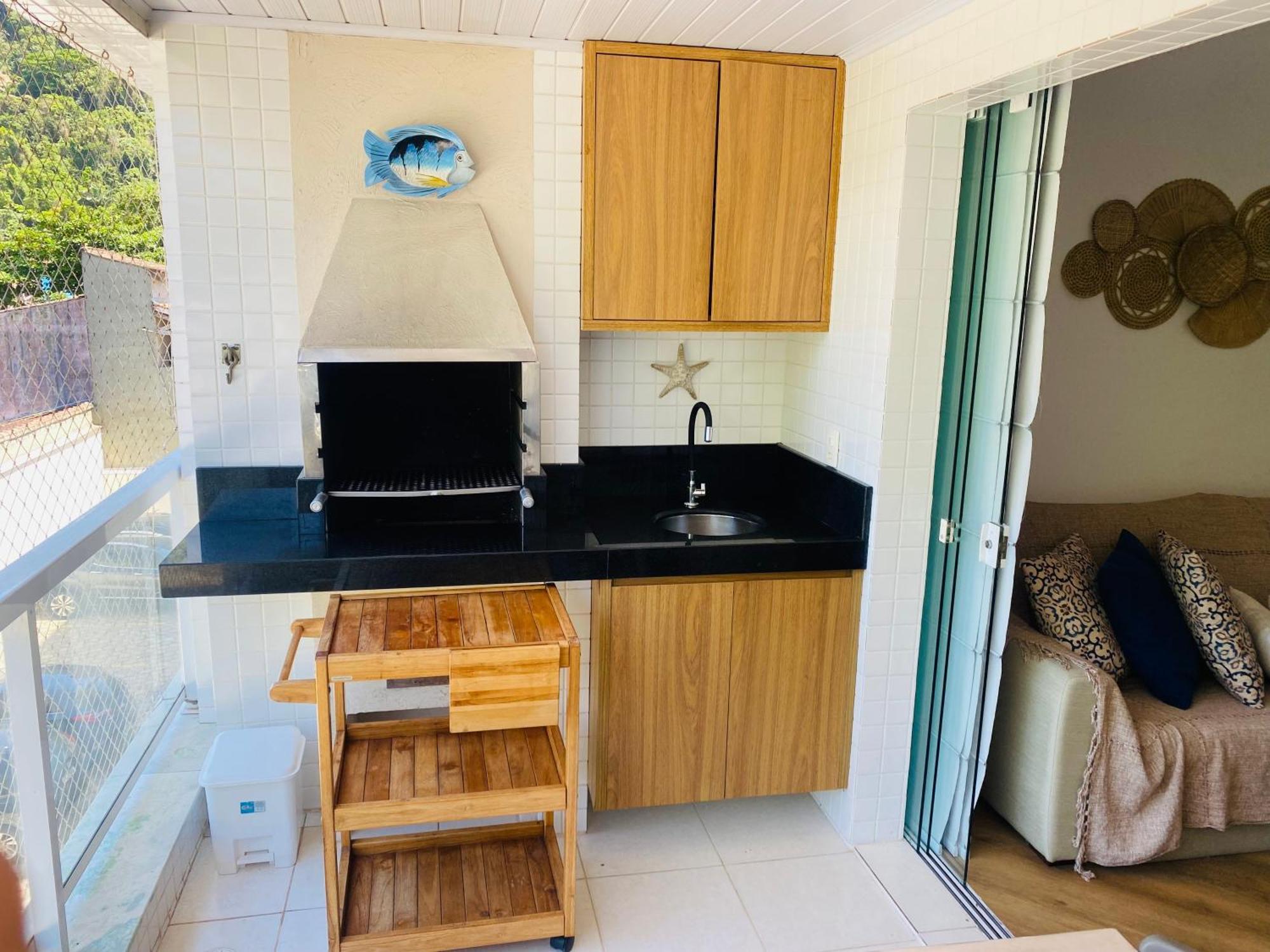 Apartamento Apto Com Ar-cond E Piscina A 100 M Da Enseada Ubatuba