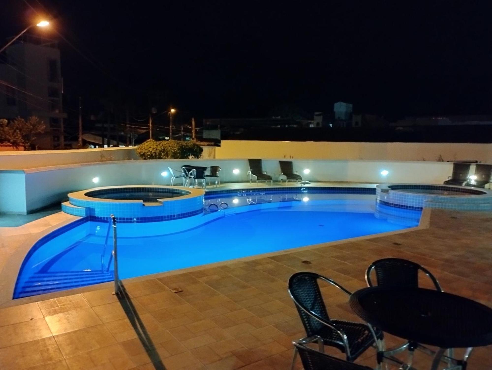 Apto Com Ar-cond E Piscina A 100 M Da Enseada Apartamento