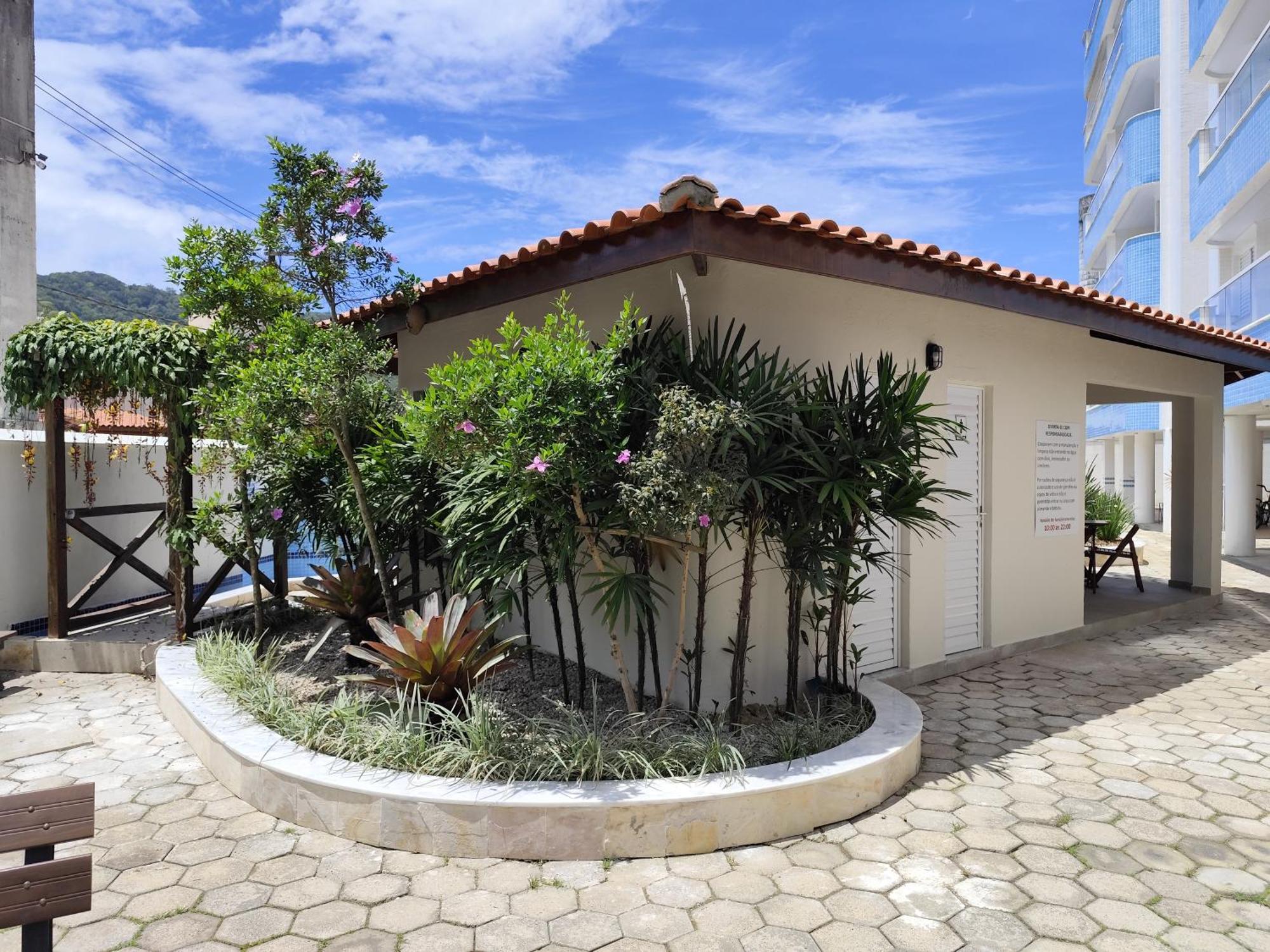 Apartamento Apto Com Ar-cond E Piscina A 100 M Da Enseada