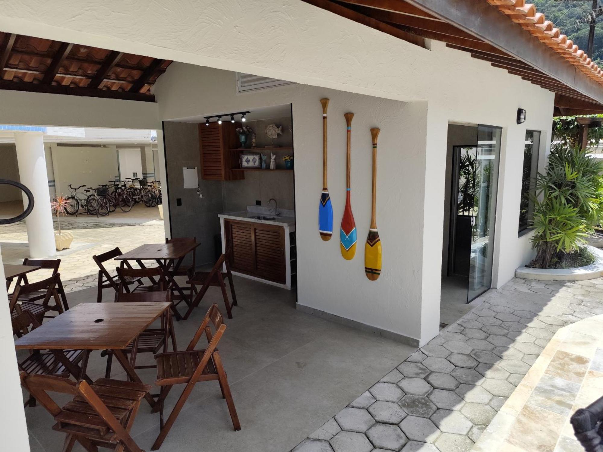 Apartamento Apto Com Ar-cond E Piscina A 100 M Da Enseada Ubatuba