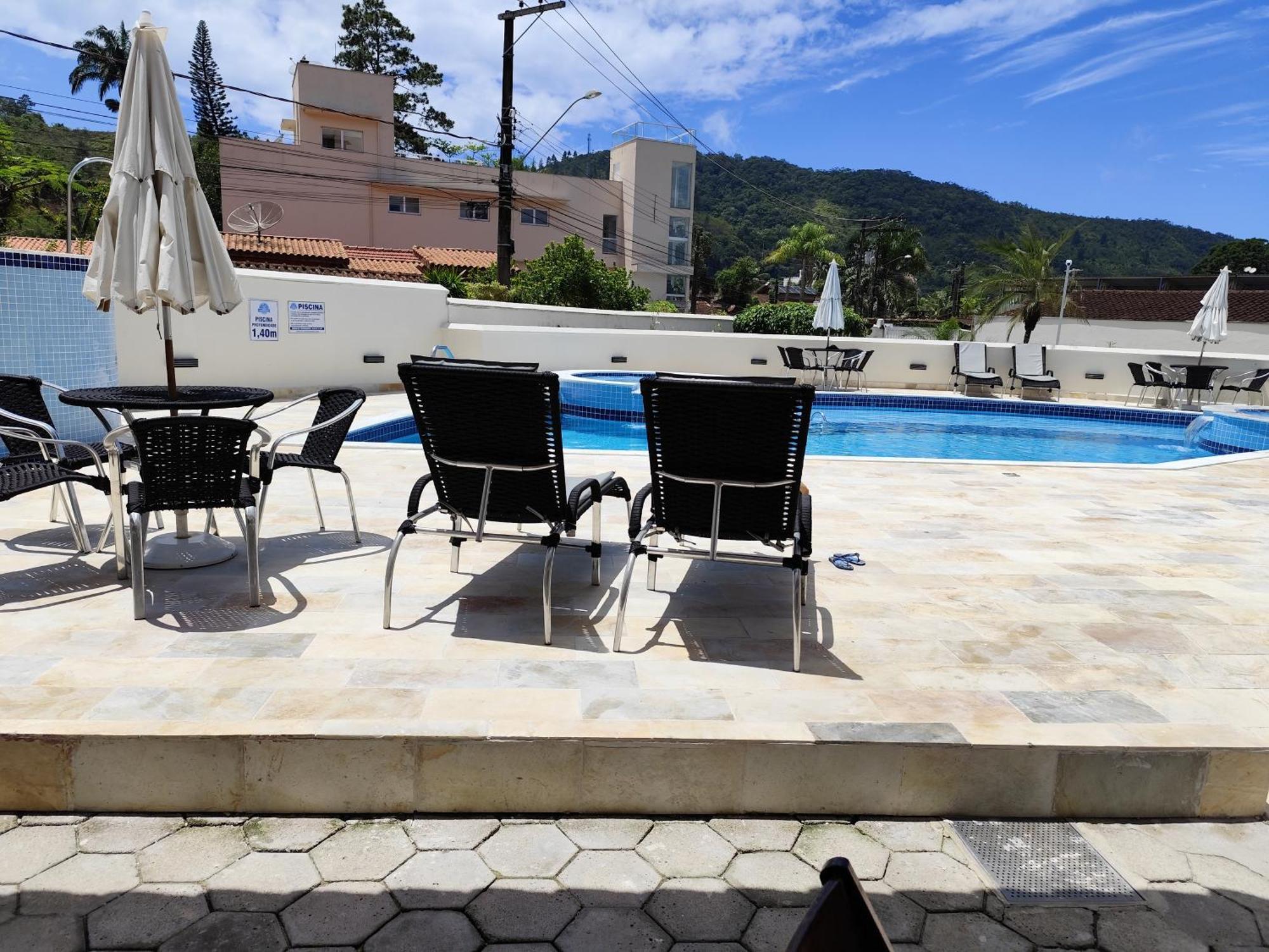 Apto Com Ar-cond E Piscina A 100 M Da Enseada Ubatuba