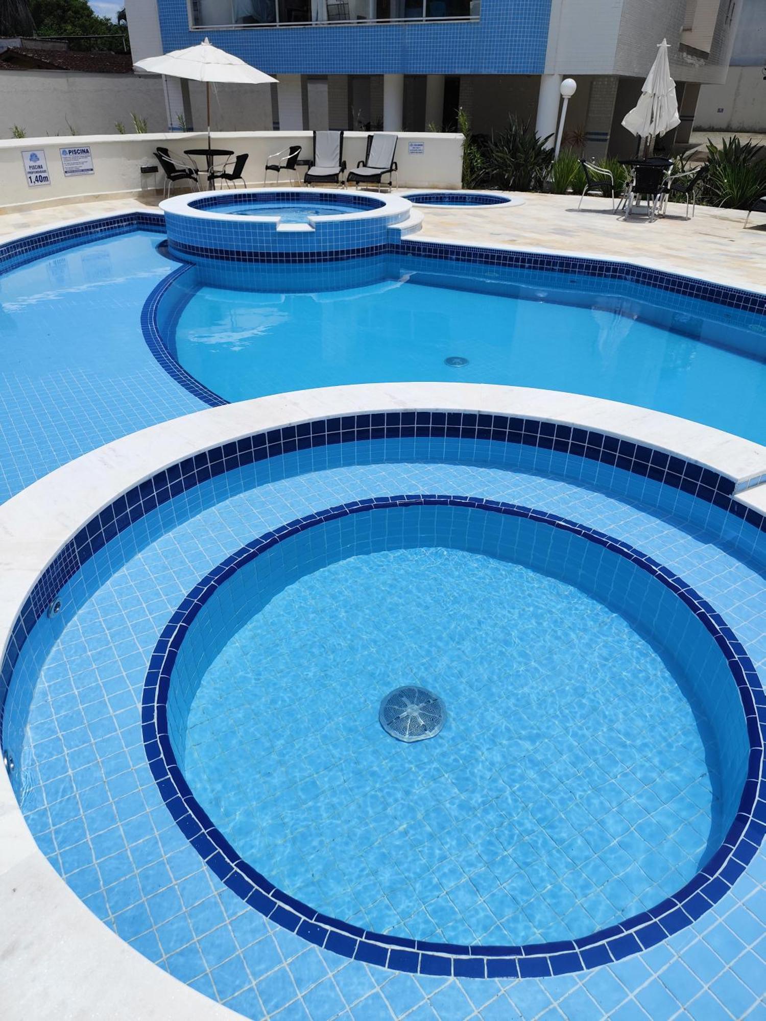 Apto Com Ar-cond E Piscina A 100 M Da Enseada Apartamento